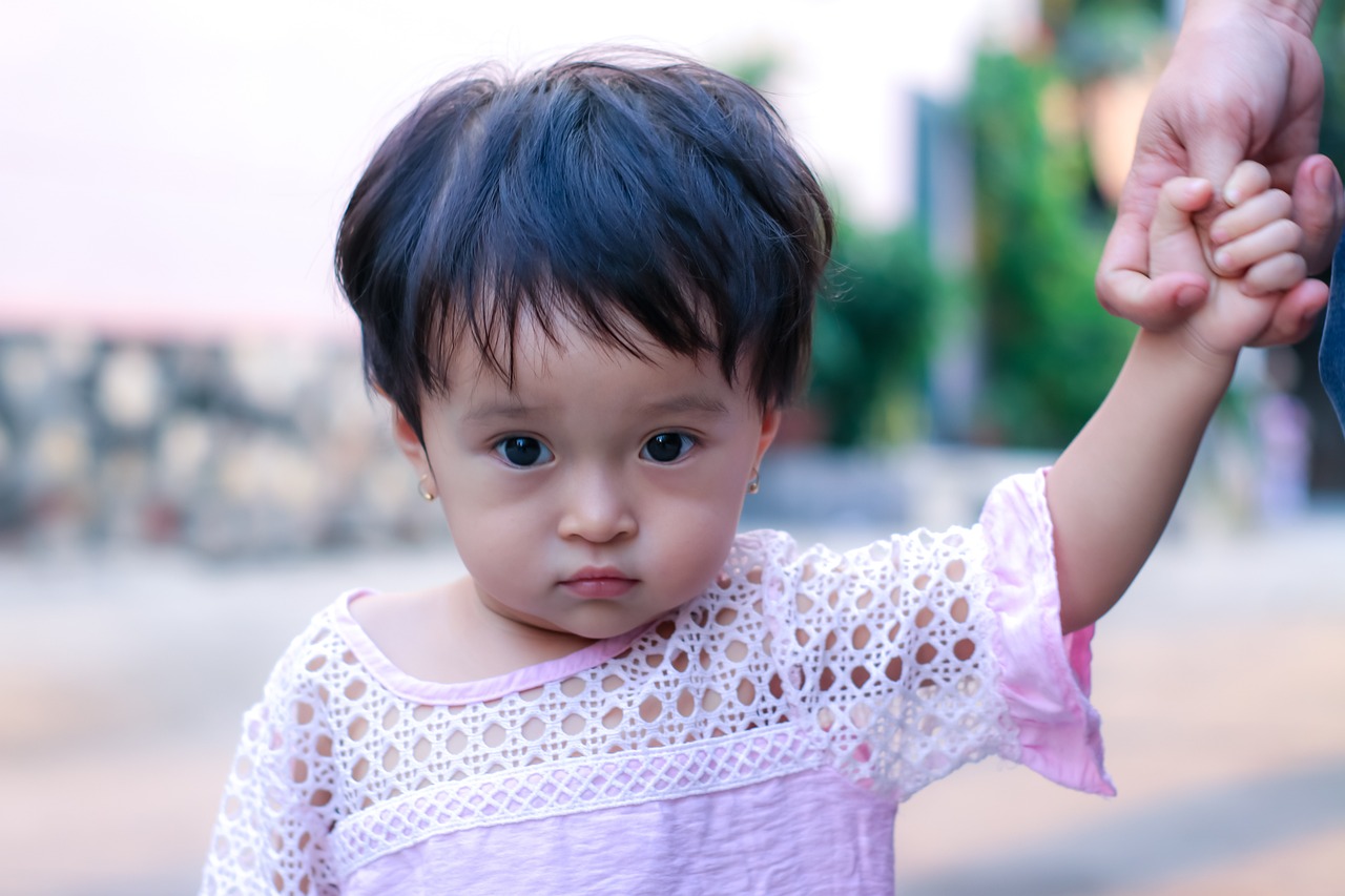 代孕选性别生的女孩缺金取什么名字好（代孕选性别生的女孩缺金取什么名字好属龙）